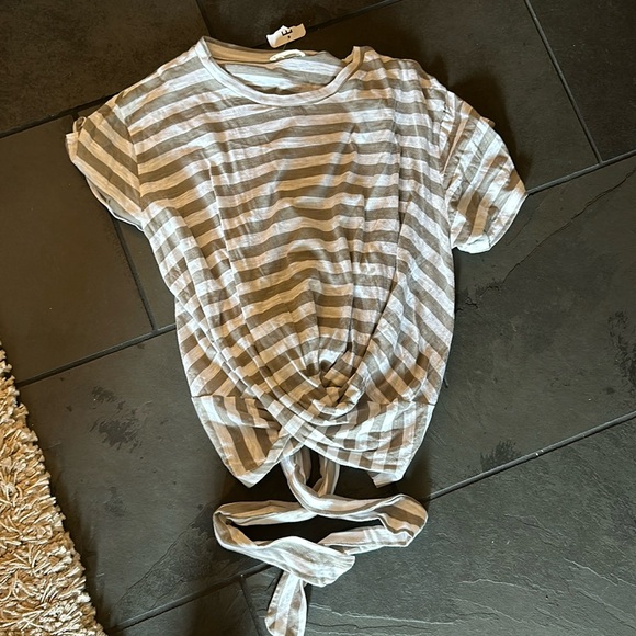Light weight gray and white stripe top.  Size Large.  BNWT - Picture 2 of 5
